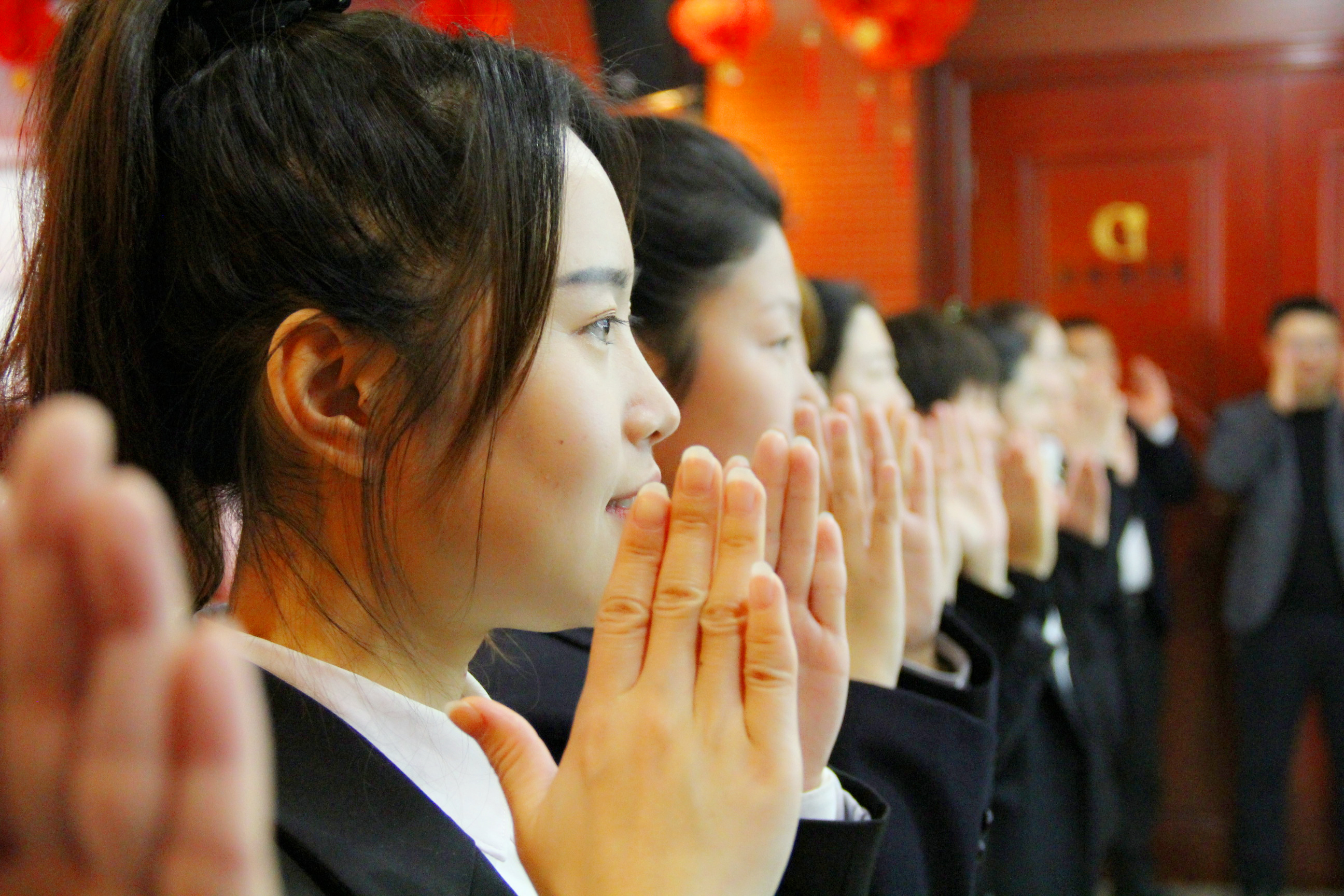 全面提升服務(wù)質(zhì)量，樹立良好企業(yè)文化！